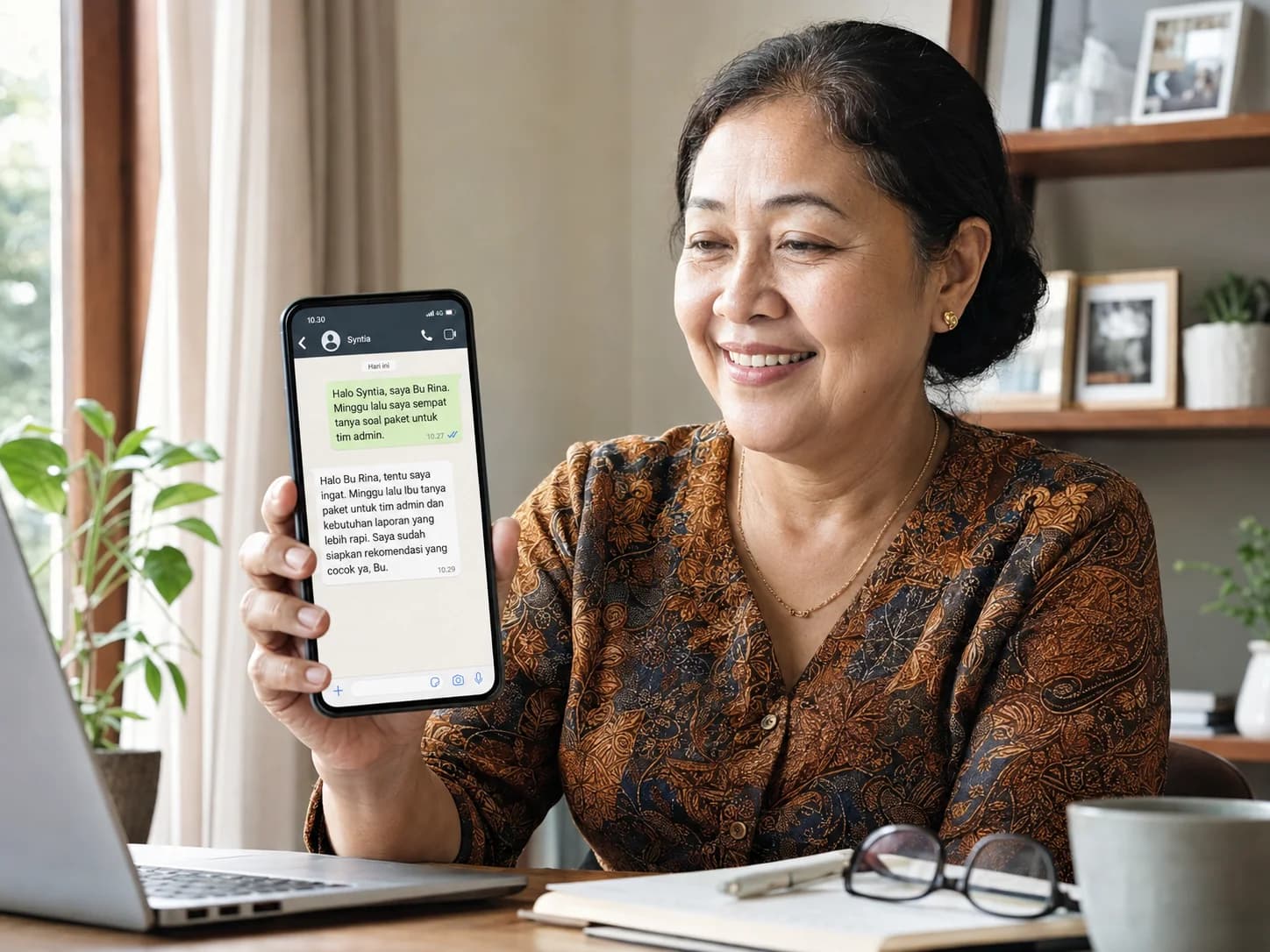 Woman senior smile di home office WA reply Syntia mengingat konteks